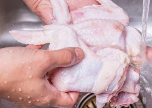 別把致命毒素吃下肚！四種食材洗錯方式反而傷身