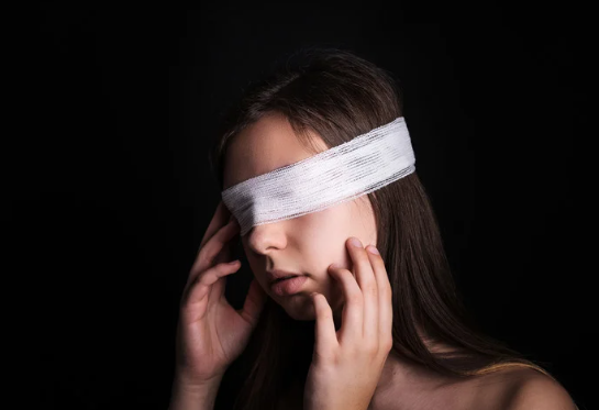 眼前突然一片黑！失明警訊：黑矇症比你想的更靠近！