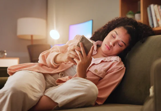 告別失眠！醫學級「睡眠儀式」與藍光控制全攻略